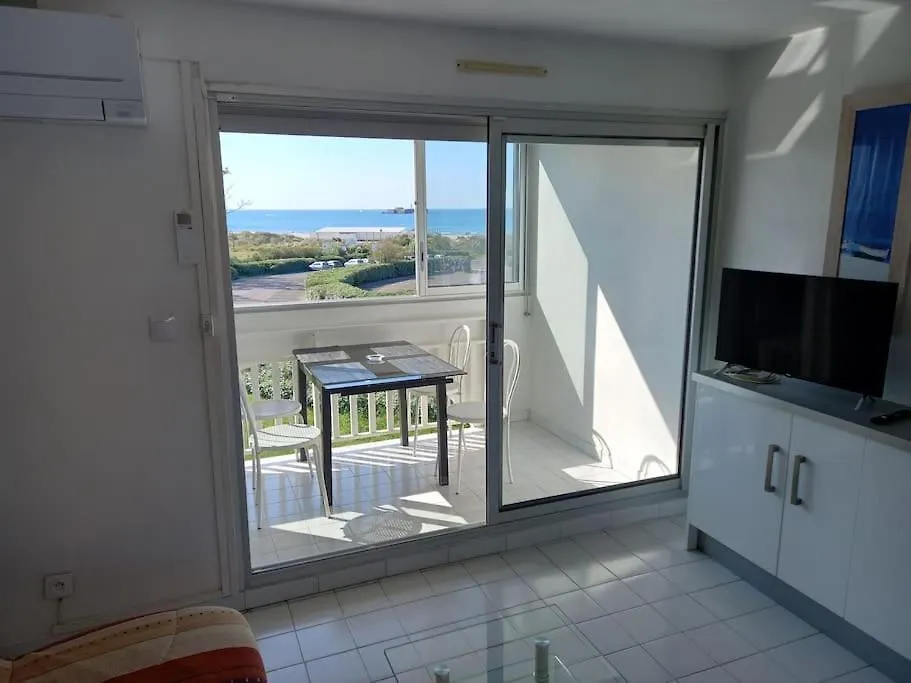 Amoureva F30, T2, Parking, Clim, Piscine-1