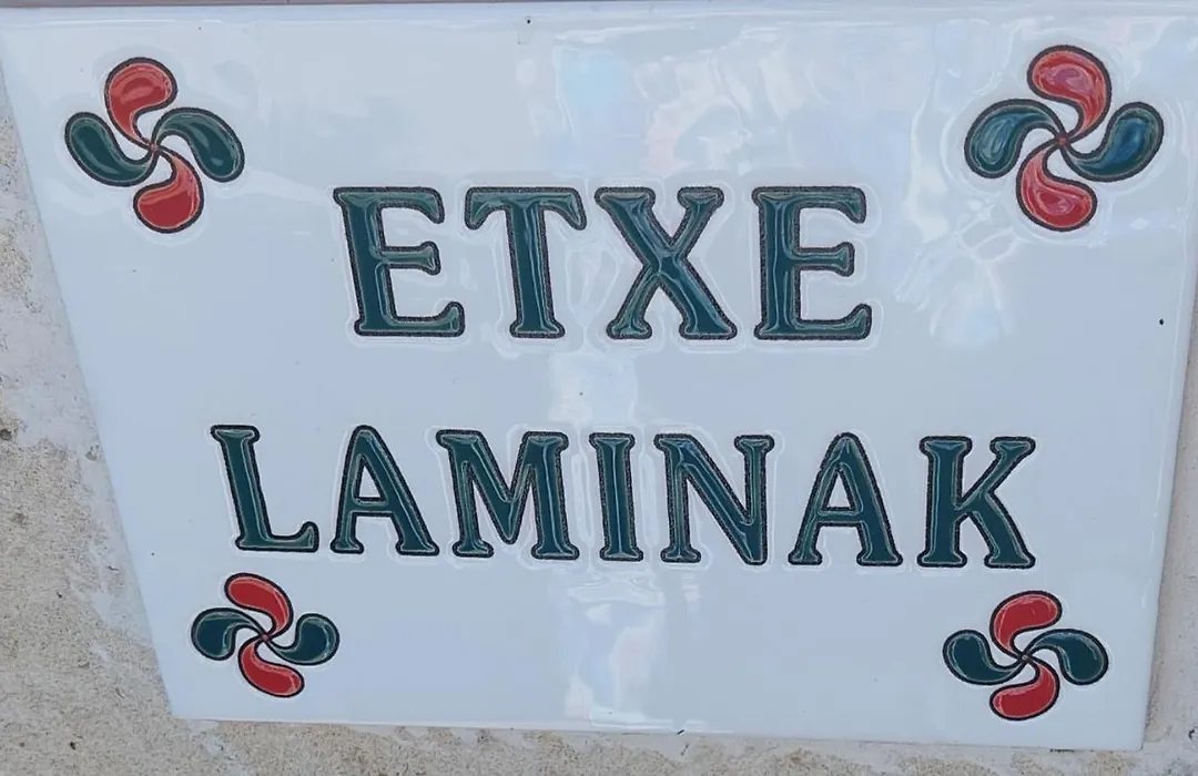 Etxe Laminak-1