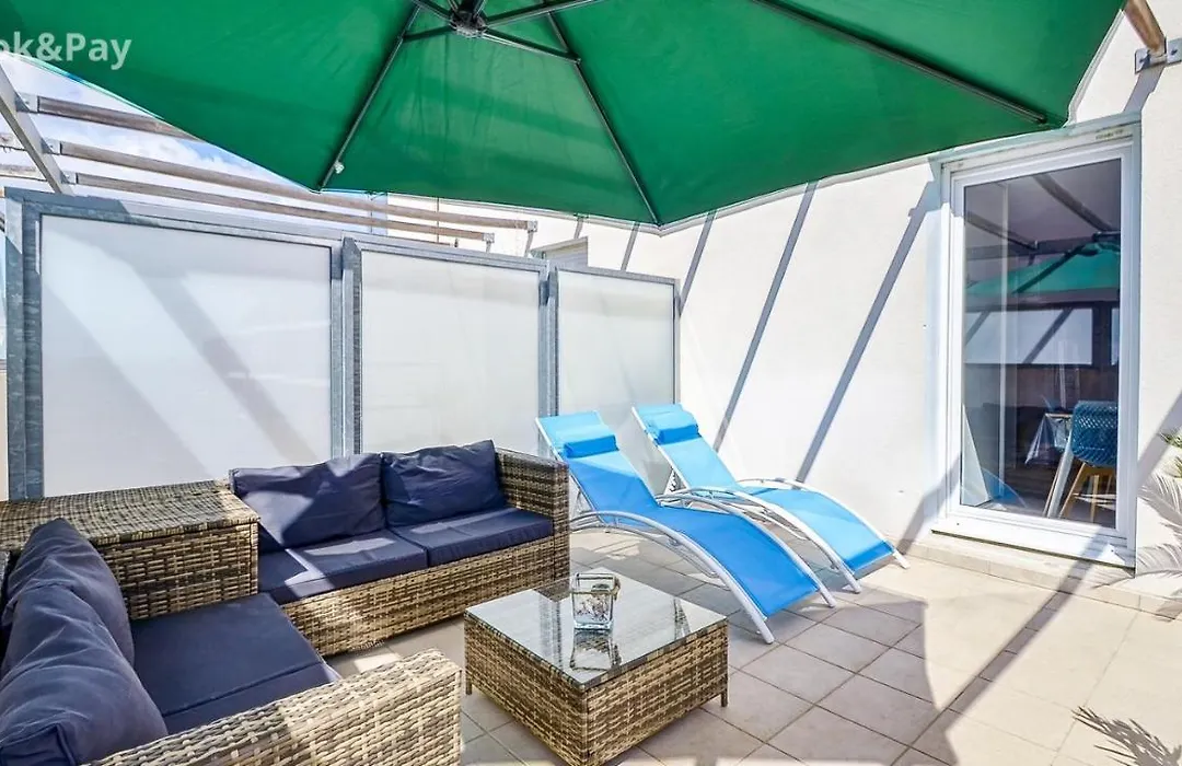 Les ALOUETTES studio avec terrasse, garage et piscine-1