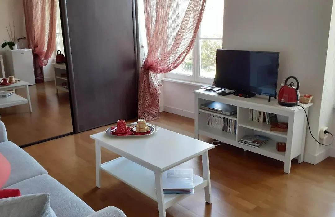 Izella-1