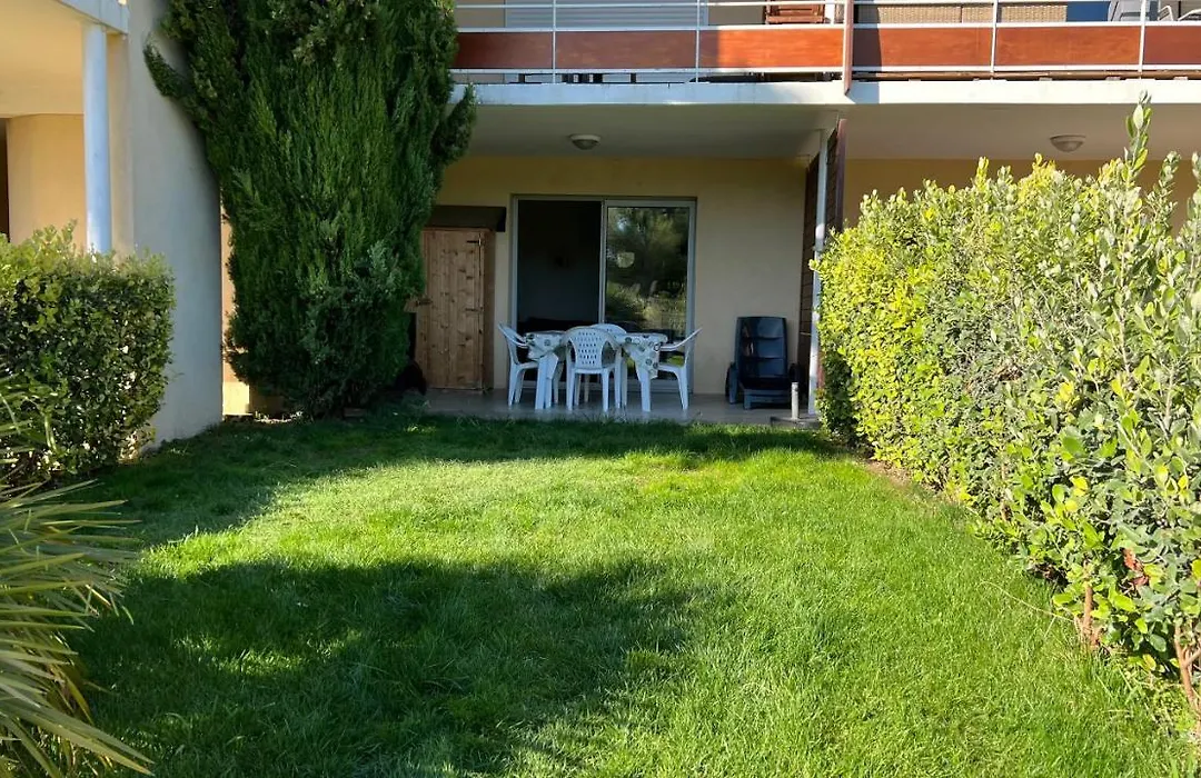 Les terrasses du Liouquet T2, piscine , parking , mer à 150 m-1