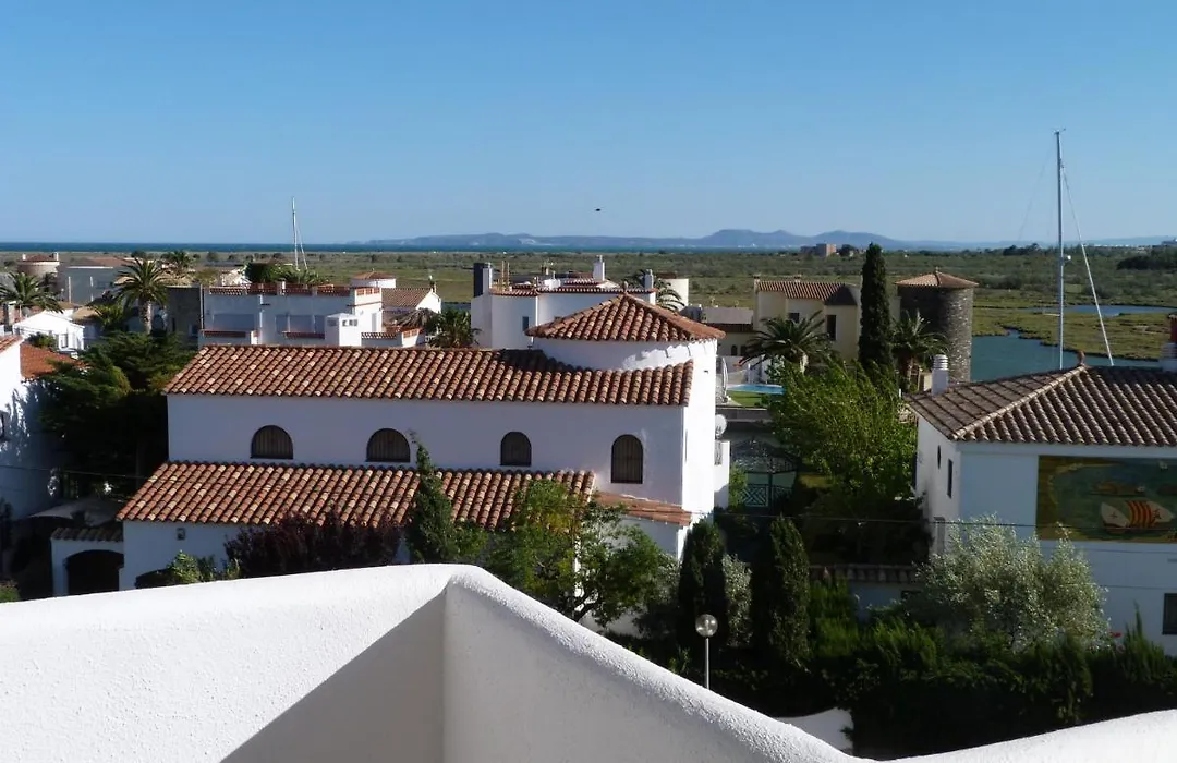 2 Beds, 2 Baths Apartment With Great Views And Pool-1