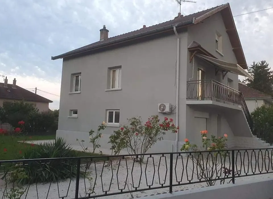 Famille House 101-1