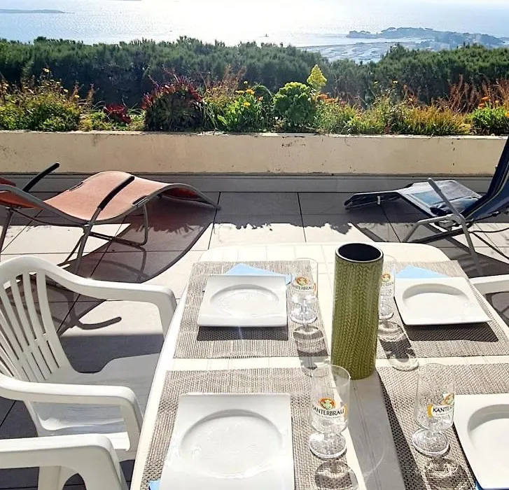 Vue mer panoramique et piscine-1