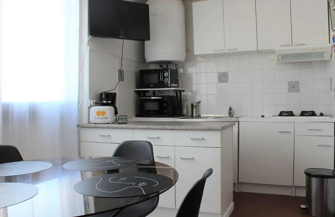 Studio Cabine Renove, Proche Plage Et Commerces, 4 Couchages, Port-La-Nouvelle - Fr-1-229C-70-1