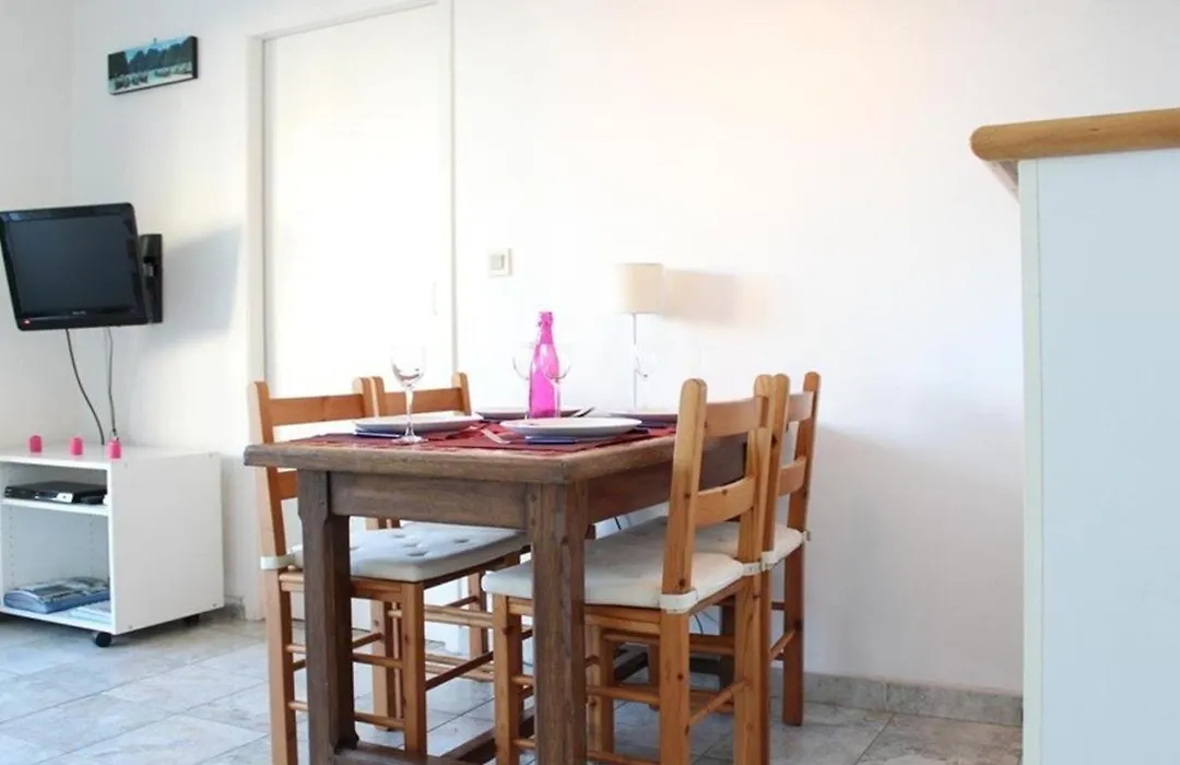 2 Pieces Avec Terrasse, Piscine, Animaux Admis - La Rochelle - Fr-1-246-264-1