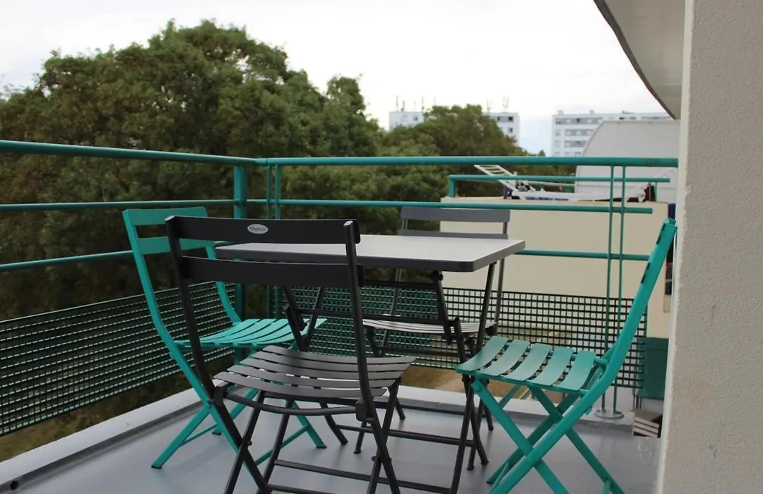 Duplex lumineux avec balcon, parking privé, proche commerces et transports - La Rochelle - FR-1-246-77-1