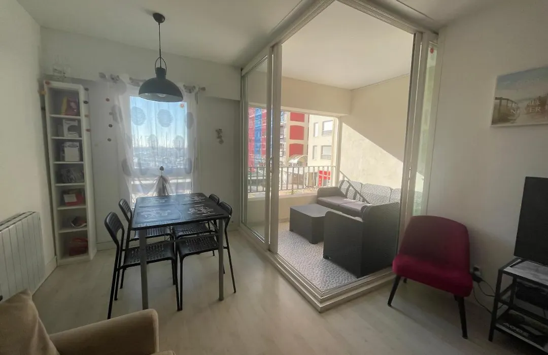 Appartement Lumineux Sur Le Port! 5 Mn De La Plage Avec Parking Prive-1