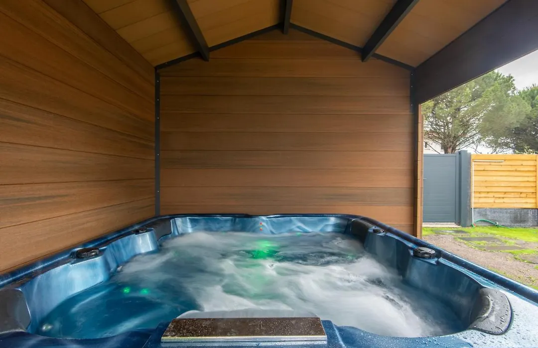 Maison avec jacuzzi-1