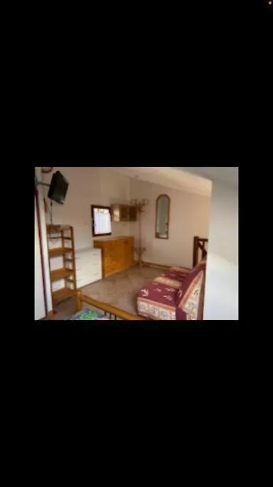 Maisonnette bord de plage-1