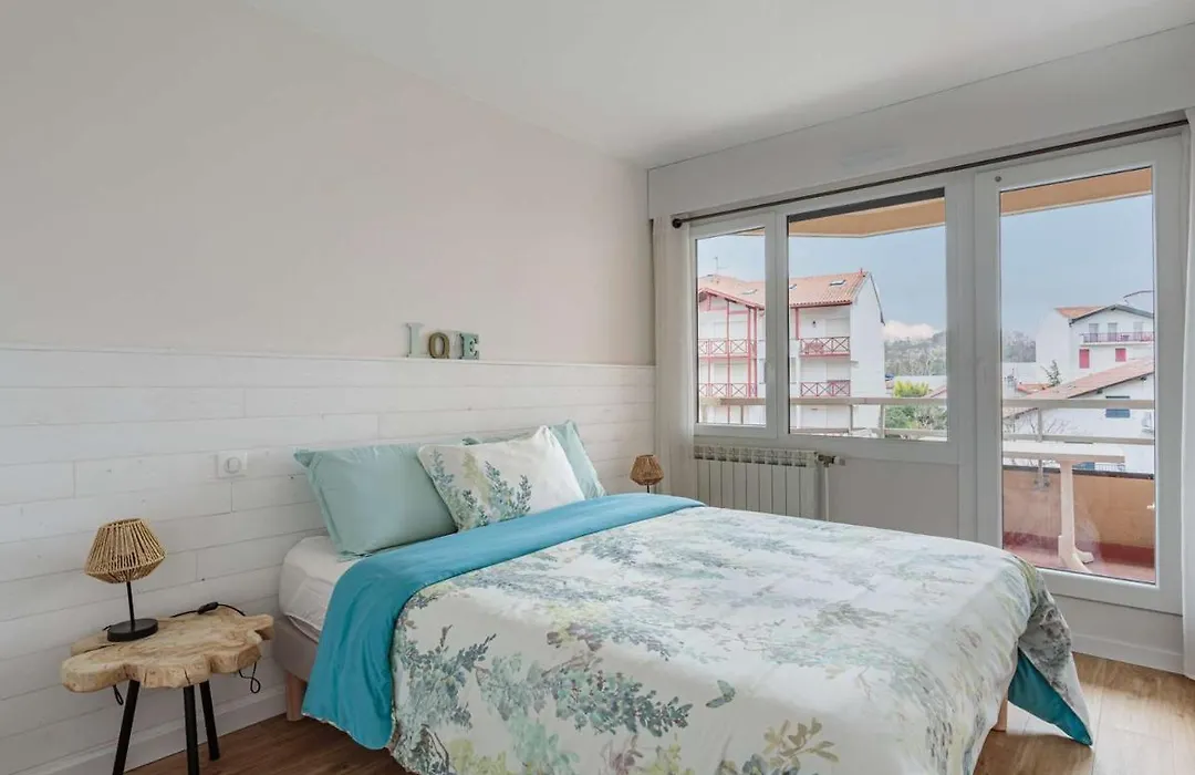 Superbe appartement rénové face à la plage avec parking et balcon - FR-1-2-420-1