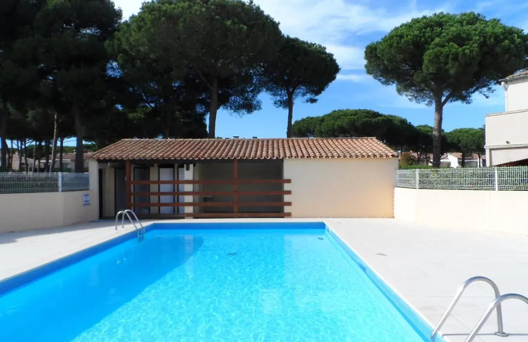 Maison au calme de la pinède, piscine, plage et farniente-1