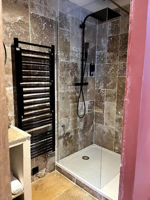 La suite, avec jacuzzi&sauna-1