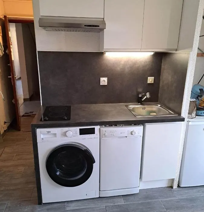 Appartement T2 27m² meublé, vue mer à 50m de la plage-1