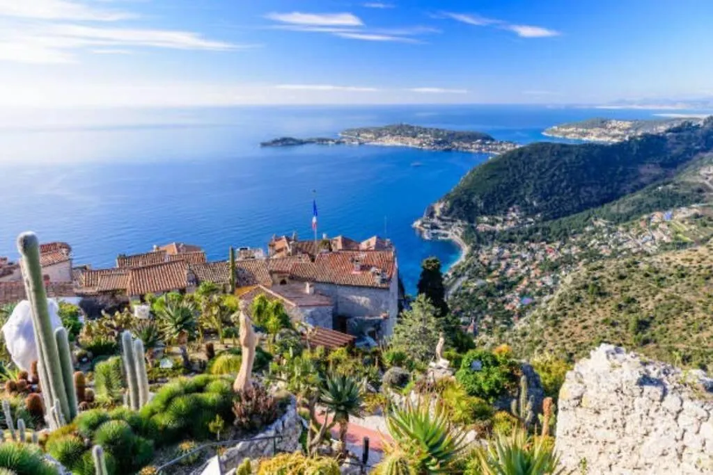 Studio tout confort avec parking et terrasse à Eze village-1