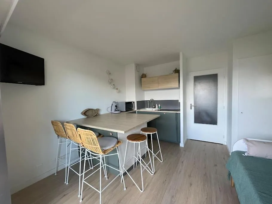 Studio avec coin cabine isolé-1