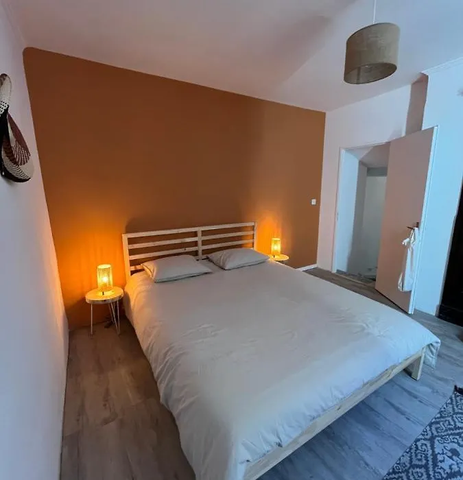 Les Vans - Charmant appartement au cœur du village-1