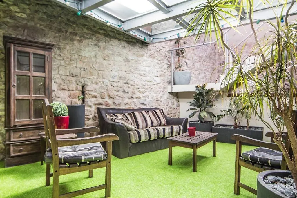 Appartement avec jardin intérieur 4 pers centre ville-1