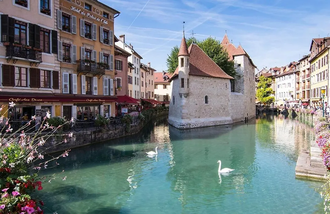Perle du lac au coeur de la vieille ville-1