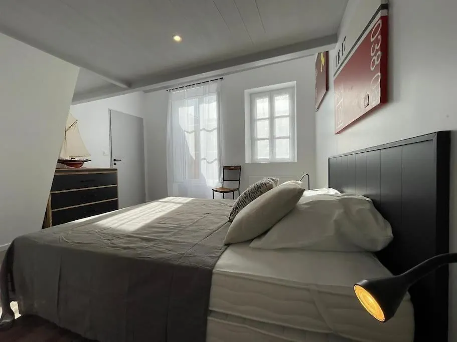Grand appartement ancien en centre ville-1