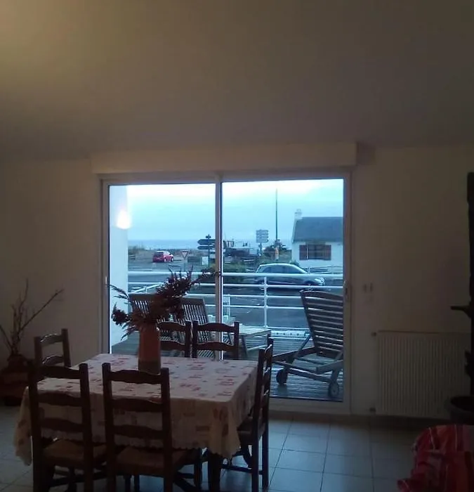 Grand T2 50m plage vue sur mer-1