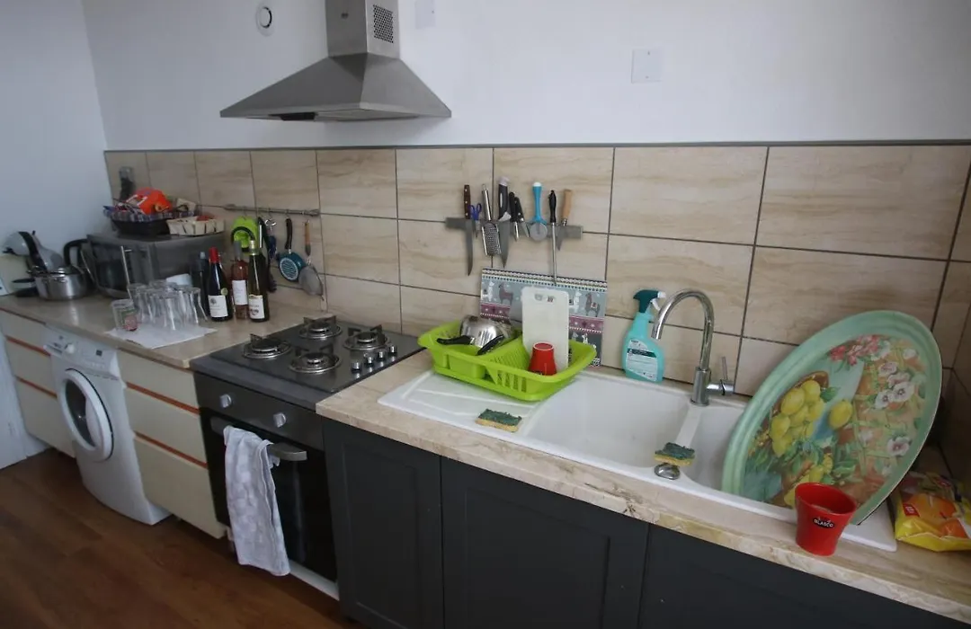 Super appartement avec belle luminosité en plein centre ville de Sisteron-1