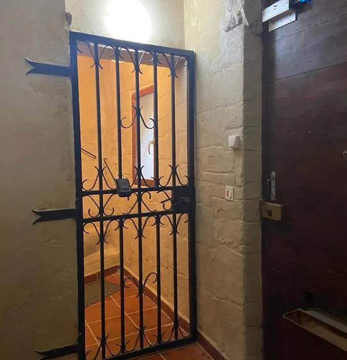 appartement a 50 m de la place aux herbes-1