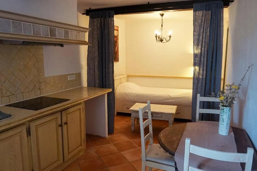 Appartement cosy avec jacuzzi-1
