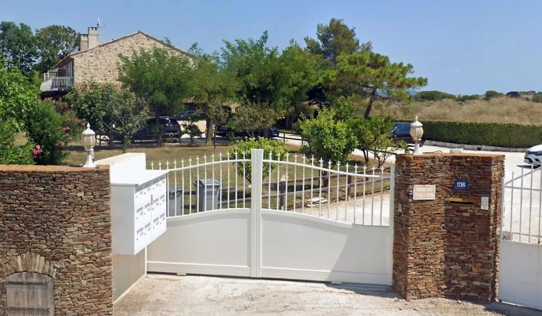 Grand Studio à 5mns de la Plage des Salins-1