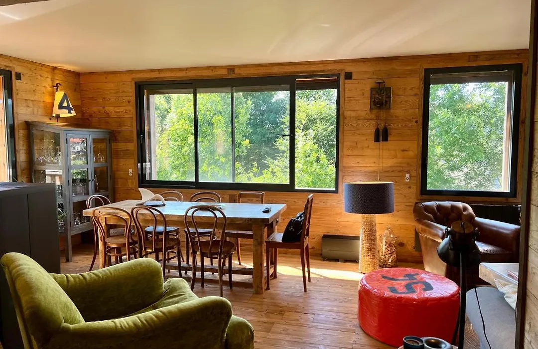 Chalet Vieux Bois, au coeur du village des Rousses-1