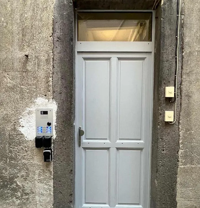 Charmant studio, au cœur de la ville de Riom-1