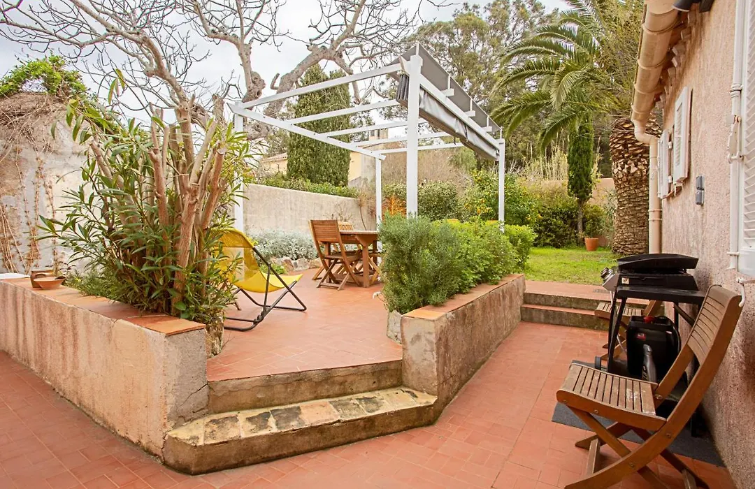 La Maison et son jardin clos-1