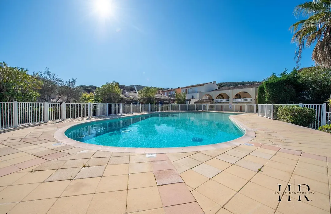 Maison moderne avec piscine et tennis-1