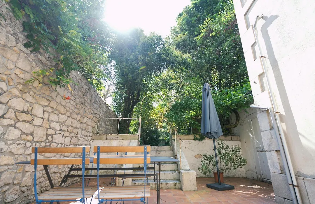 La Verrière by la Maison de Marc- Poitiers Centre - parking et terrasse-1