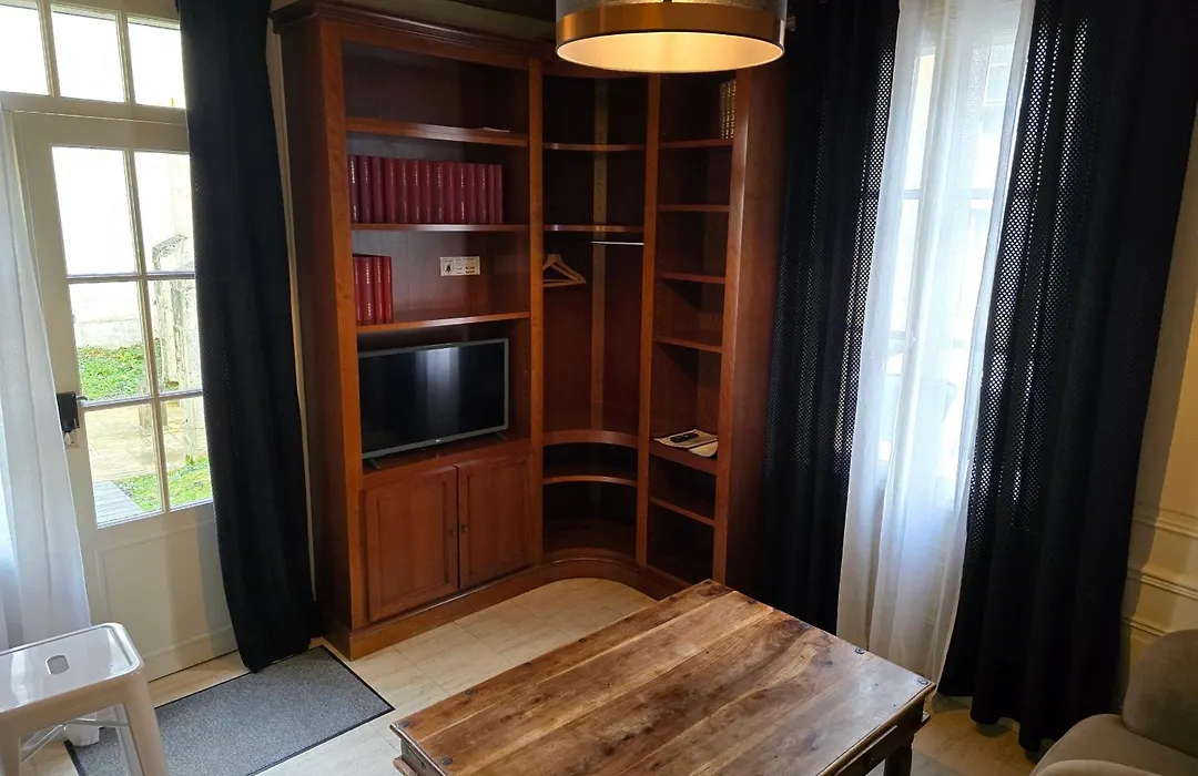 Au Loup Historic Apartments-1