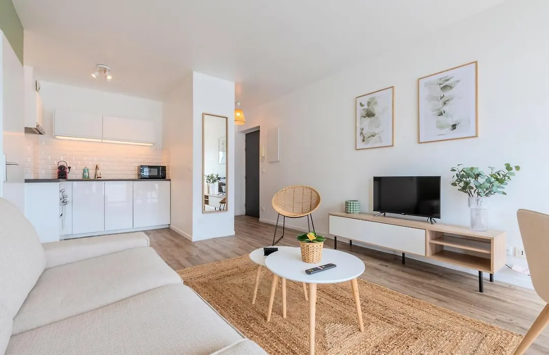 Europe/Flandres Stations Apartment With Balcony!-1