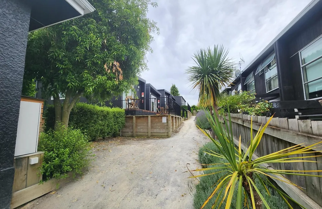 Pinewood Queenstown-1