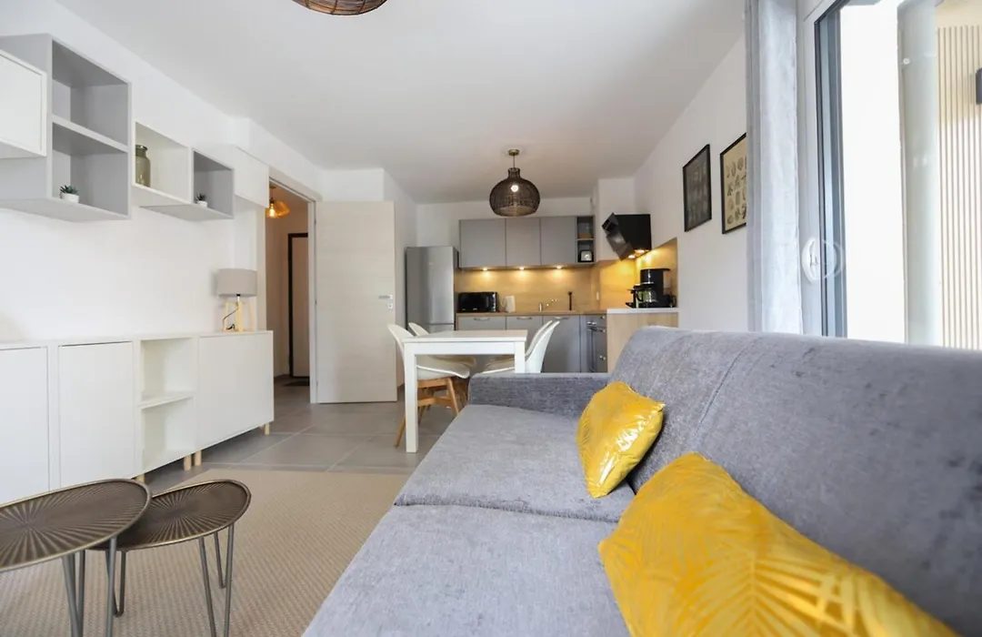 Le Romain - 1-Bedroom With Private Garage-1