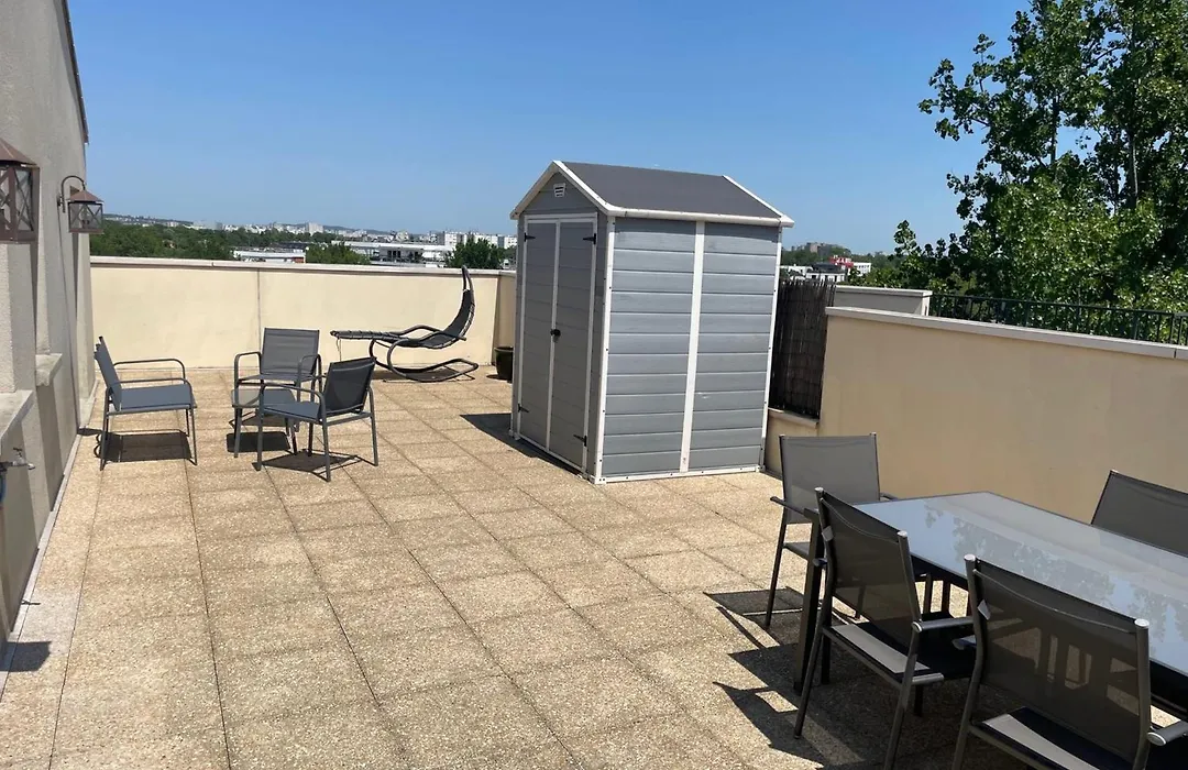 Bright Well-Appointed Nest Near Stade De France-1