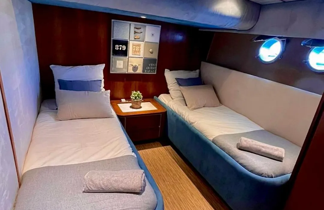 Hebergement Insolite Sur Yacht Authentique Idealement Situe Au Coeur Du Vieux-Port-1