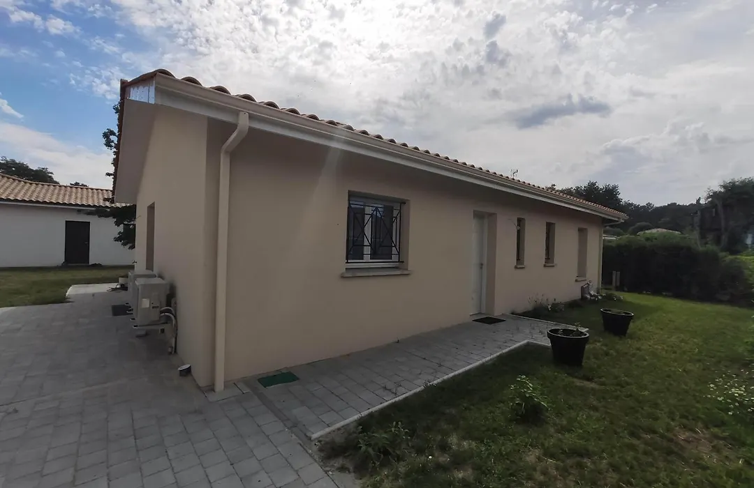 2 Maisons de 3 et 2 chambres avec grande piscine commune-1