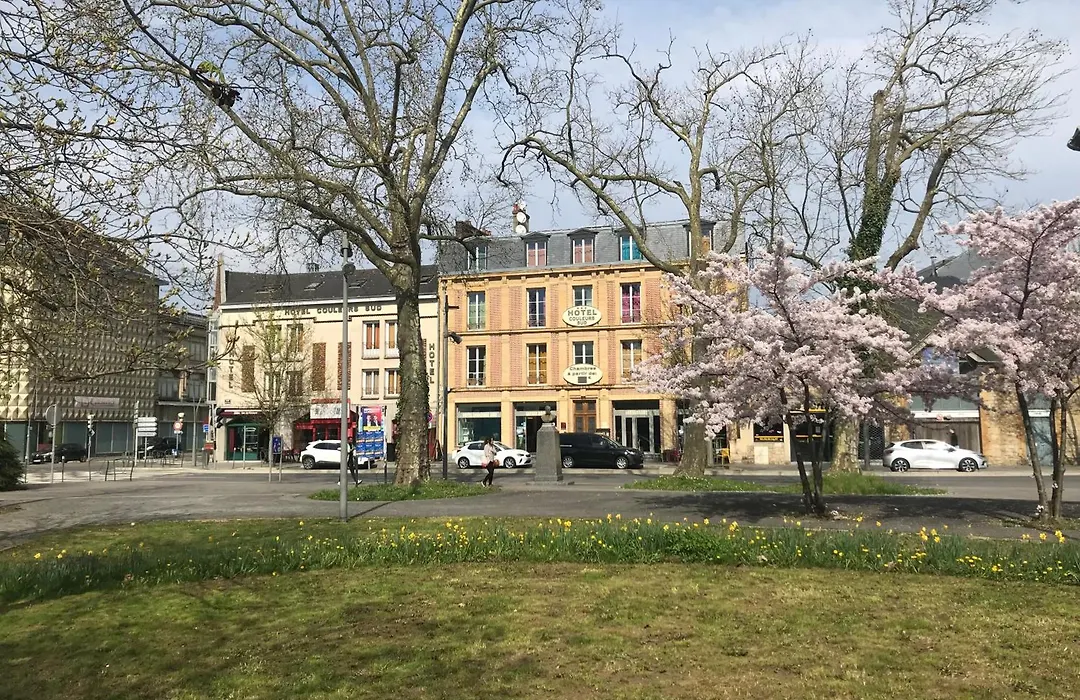Hotel Couleurs Sud avec ascenseur et restaurant Gare - Centre ville Charleville-Mézières-1