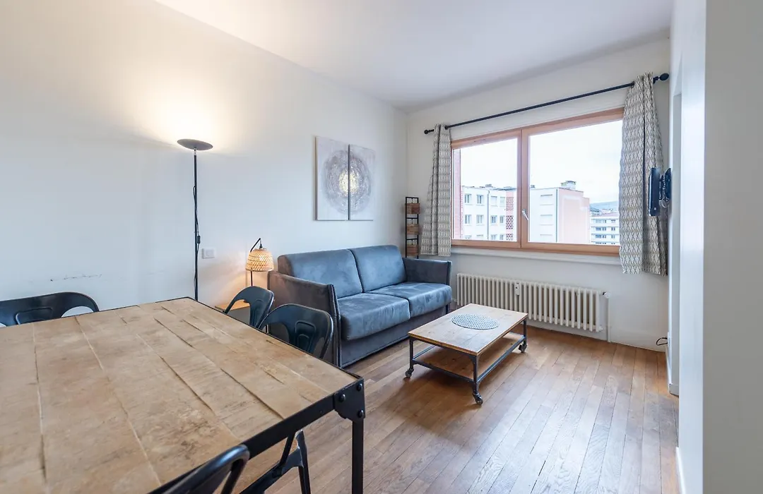 Pretty 2 Rooms In The City Center-1