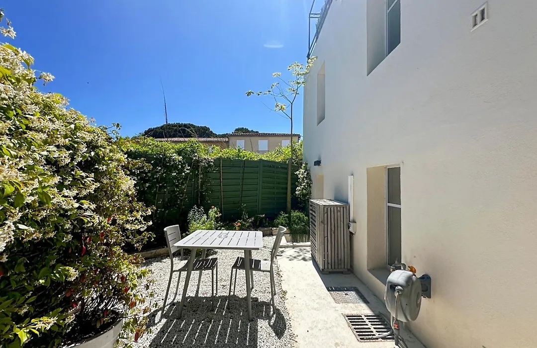 Appartement Spacieux Et Moderne Avec Un Exterieur-1