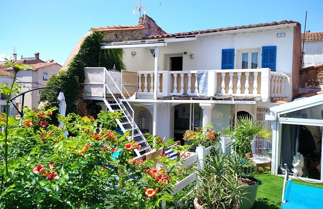 appartement centre ville du Boulou pour 2 adultes-2 enfants- check in 16h 18h-juillet-aout reservation de 7 jours mini-1