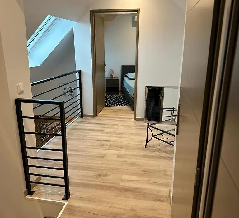 Spacious Flat Close To The Railway Station-1