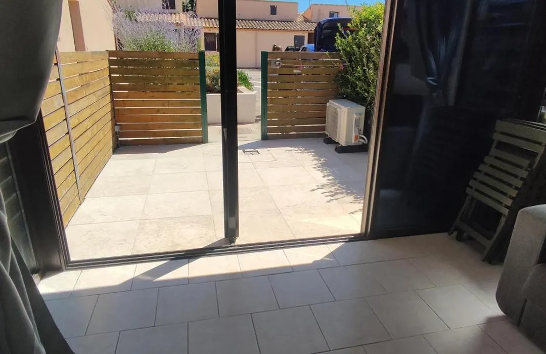 AIGUES-MORTES - AGRÉABLE T.2 - (+ de 40m² )-1