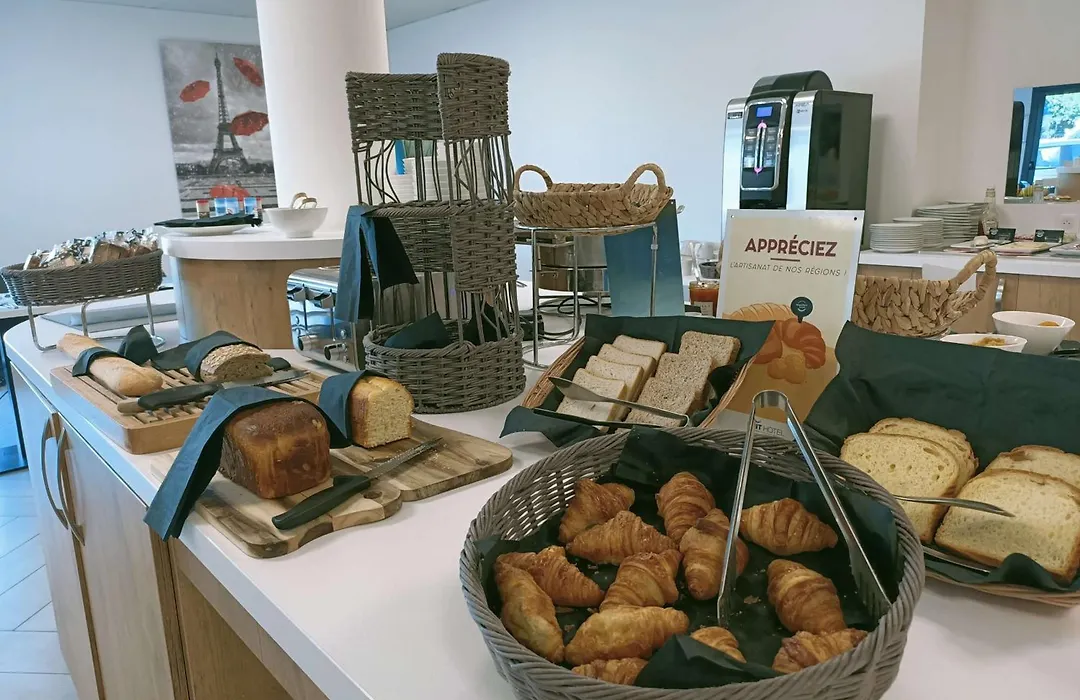 Brit Hotel Confort Loches-1