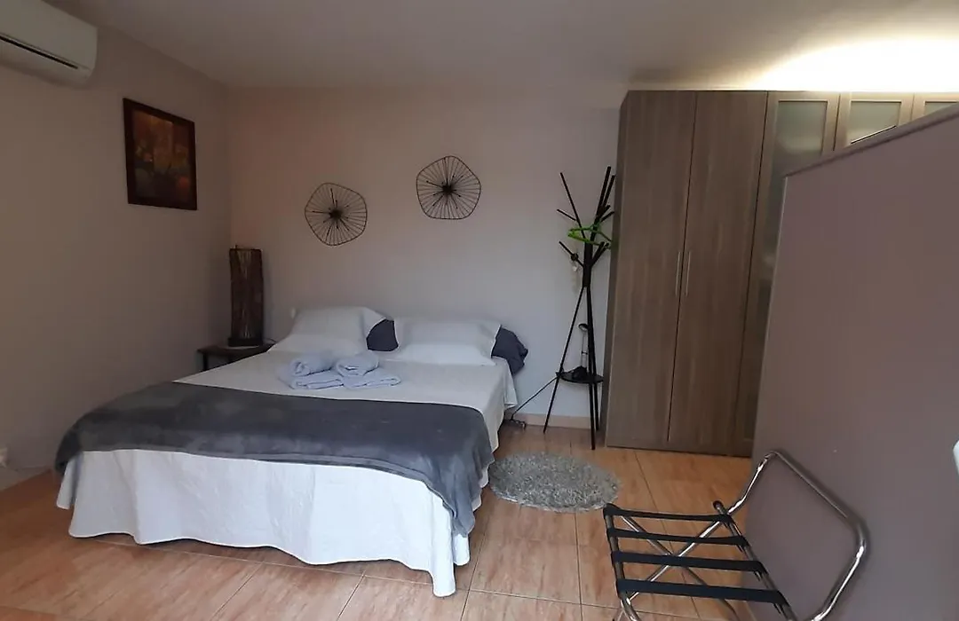 Chambre spacieuse, indépendante, 700m de la gare-1