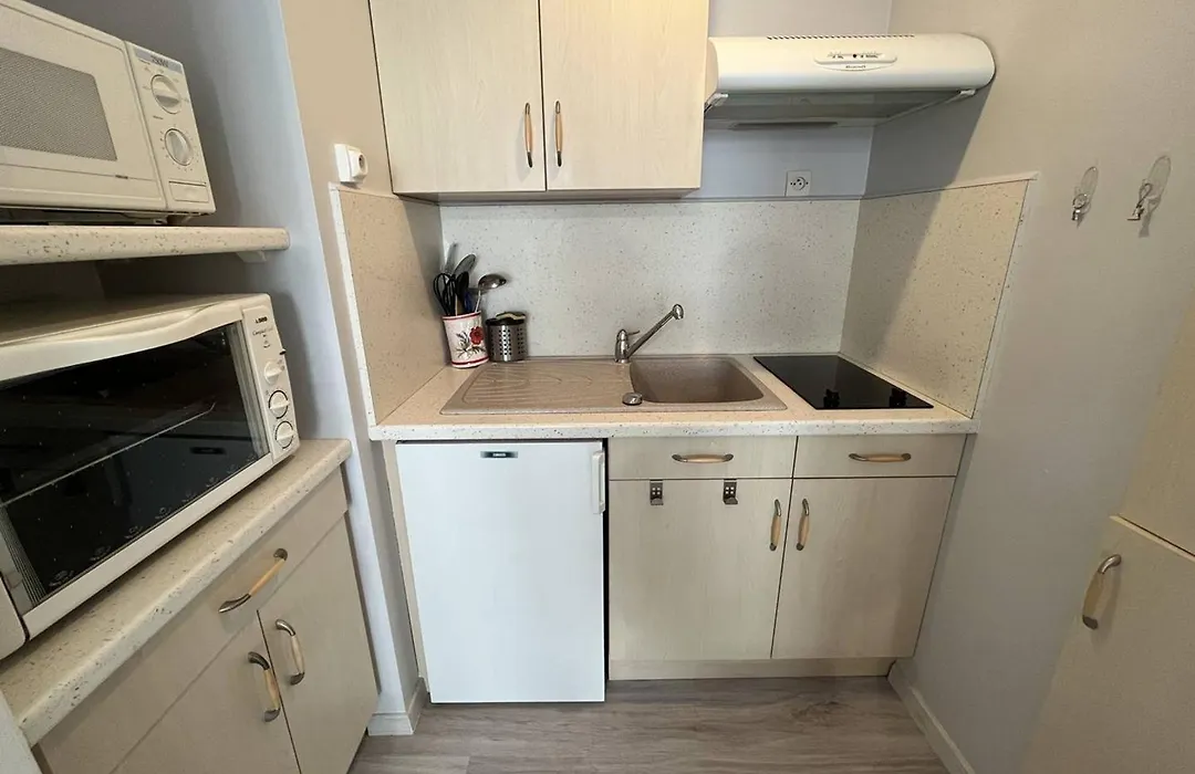 Charmant Appartement Avec Parking, A 50M De La Plage - Fr-1-324A-25-1